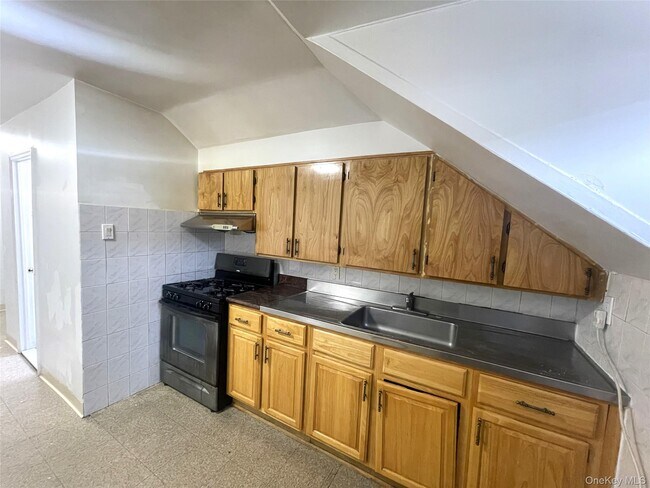 Building Photo - 33-27 89th St