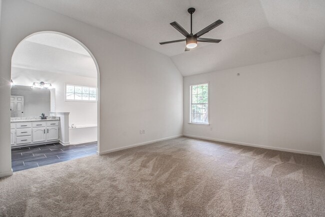 Building Photo - 5624 Annandale Dr