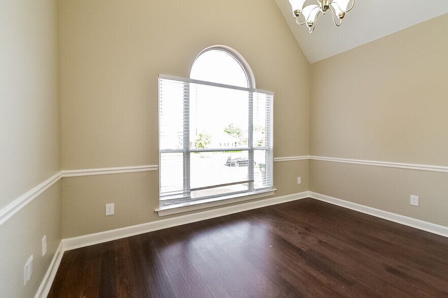 Building Photo - 4494 Graystone Dr