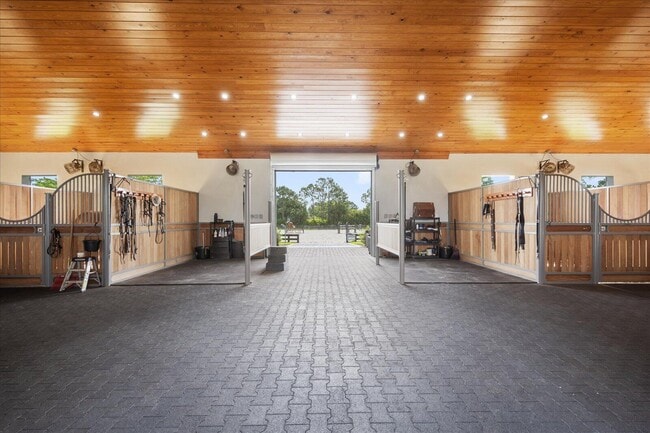 Building Photo - 15691 Sunnyland Ln