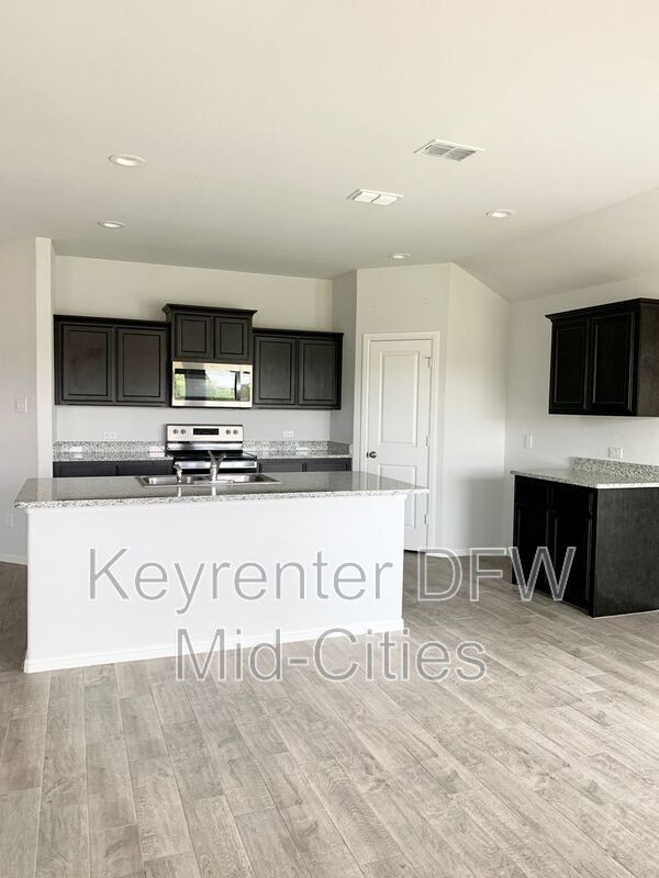 Building Photo - 9001 High Stirrup Ln