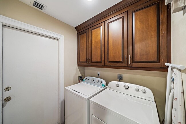 Building Photo - 4304 Hunting Trail