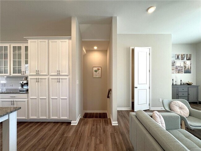 Building Photo - 3311 Park Pointe Cir