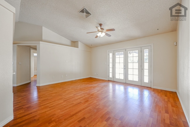 Building Photo - 5727 W Villa Maria Dr