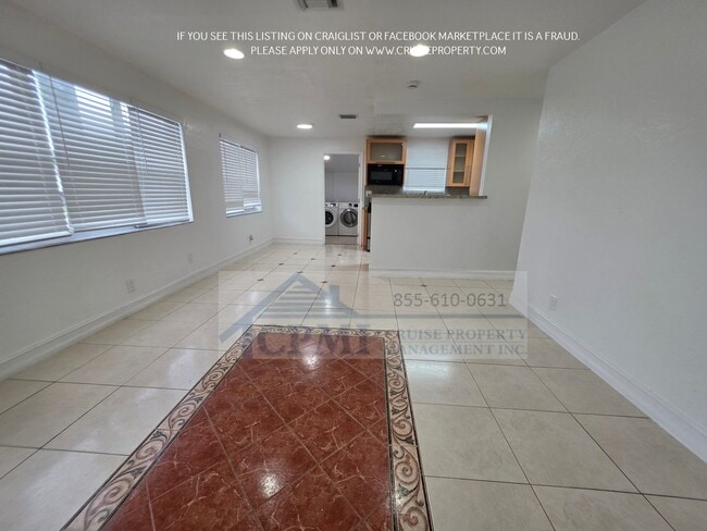 Building Photo - The perfect corner House with 3 beds 2 bat...