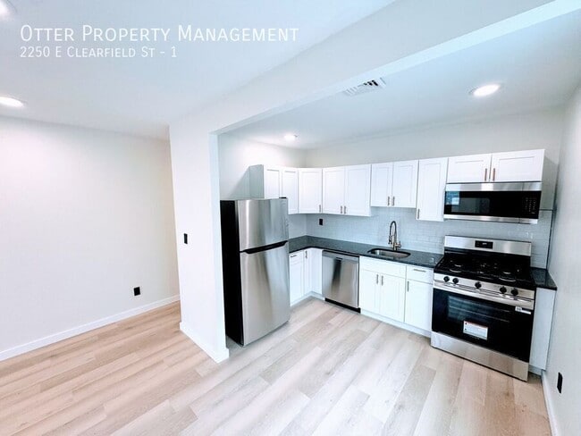 Building Photo - 2250 E Clearfield St