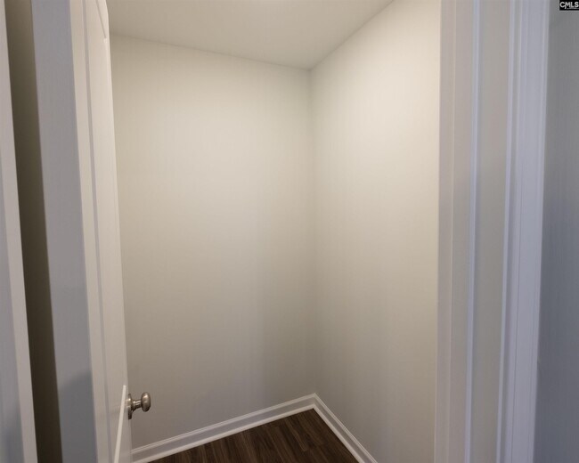 Building Photo - 1042 Begonia Dr