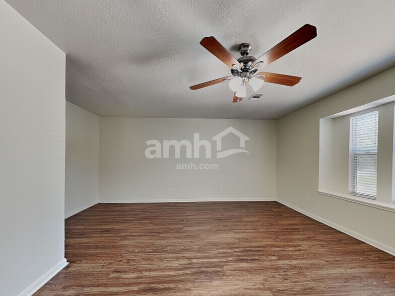 Building Photo - 2738 Springstone Dr