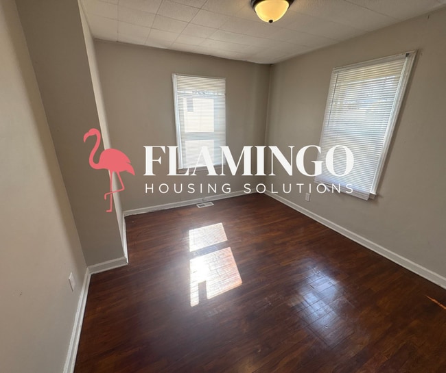 Building Photo - 4637 Sylvan Dr