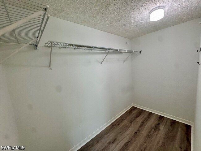 Building Photo - 661 Squire Cir