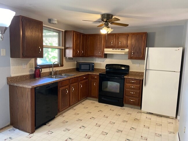 Building Photo - 6261 Wynmoor Dr