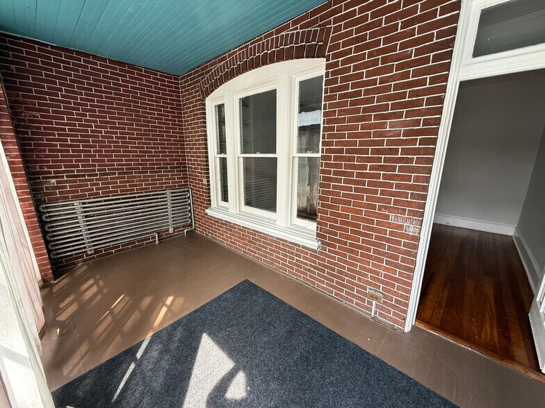 Building Photo - 5271 Ridge Ave