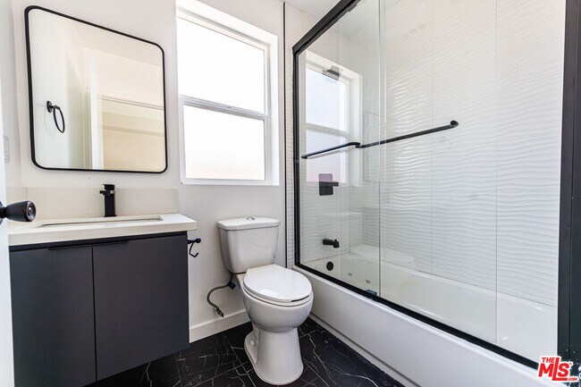 Building Photo - 6702 Balboa Blvd