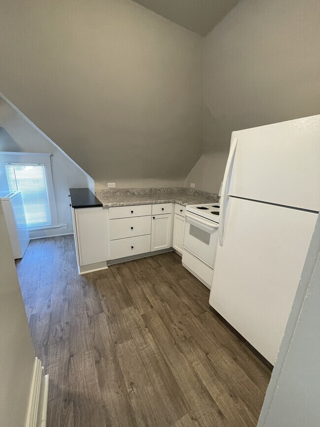 Building Photo - 102 Sharma