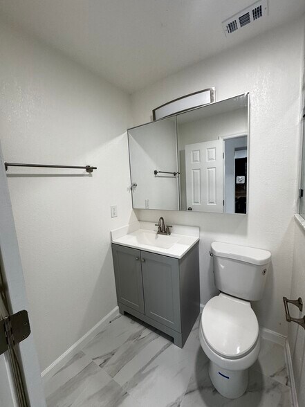 Building Photo - 1702 Barton Ct