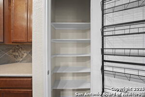 Building Photo - 220 Hinge Creek