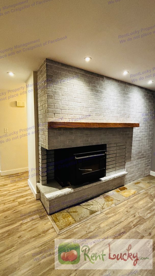 Building Photo - Charming 3 Bedroom Rambler + Large Storage/Shop  | Kent, WA