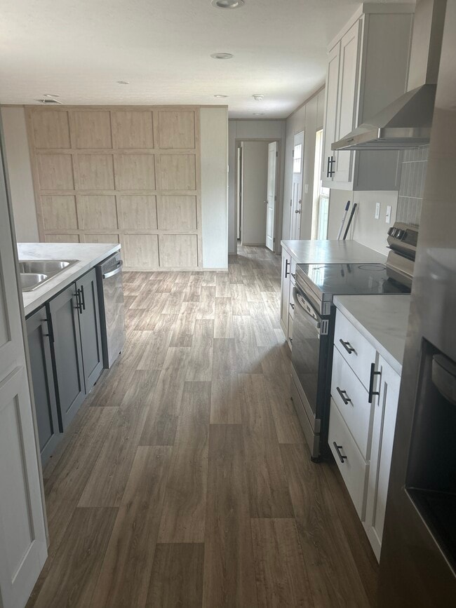 Building Photo - Earls Lot #2B