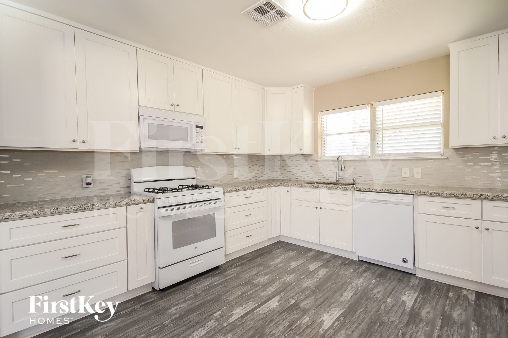 Building Photo - 1204 Trenton Ln