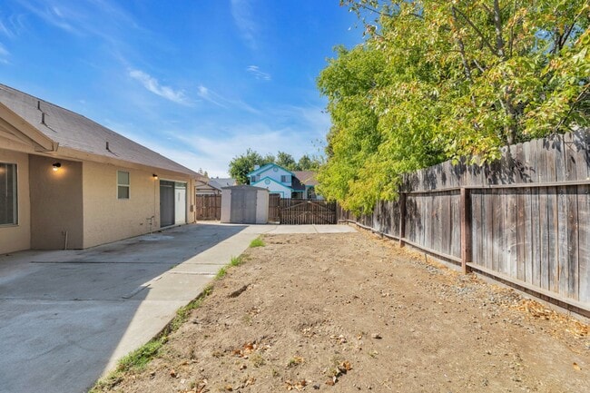 Building Photo - 8327 Trimmer Way