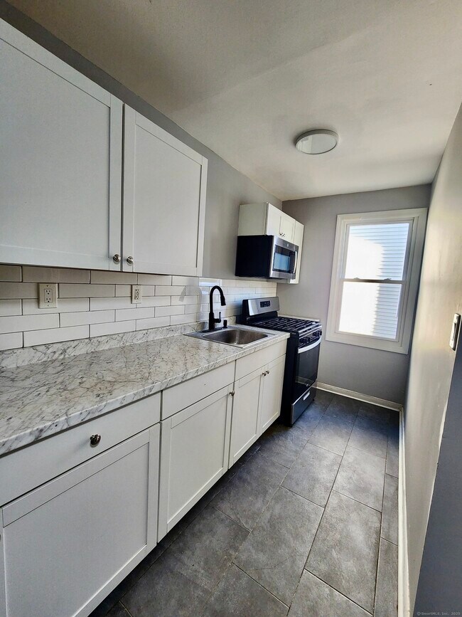 Building Photo - 980 Pembroke St