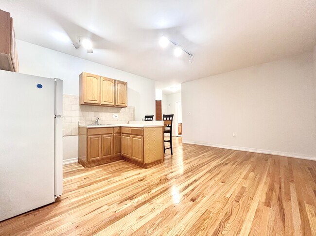 Building Photo - 707 W 171st St