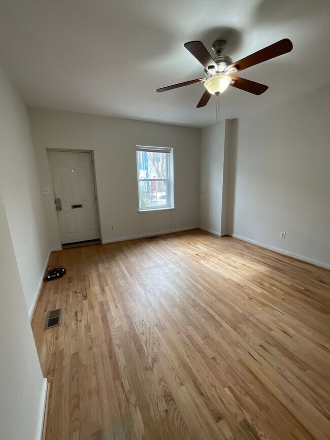 Building Photo - 211 Bates St NW