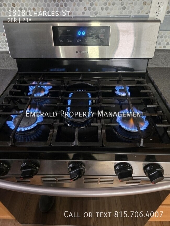 Building Photo - 1818 Charles St