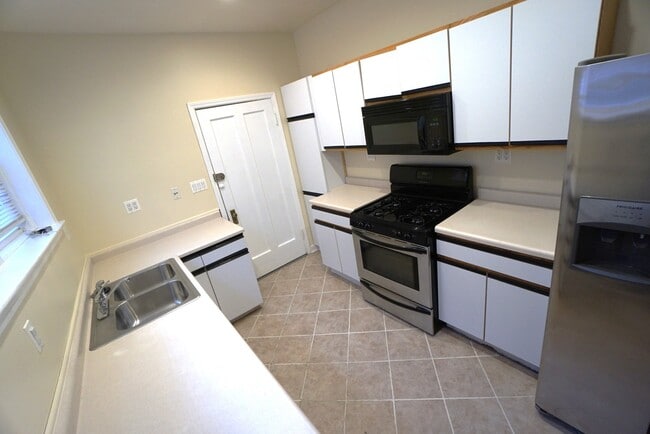 Building Photo - 1537 W Juneway Terrace