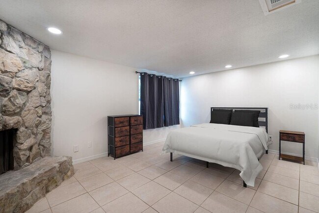 Building Photo - 7407 Duke Dr