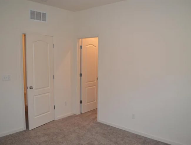 Building Photo - 4293 Lasalle Dr