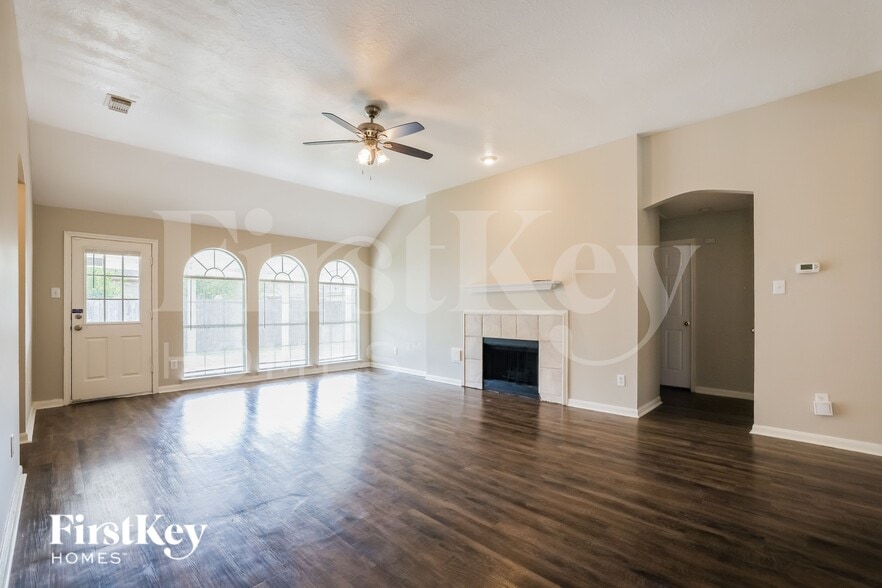 Building Photo - 15722 E Astern Dr