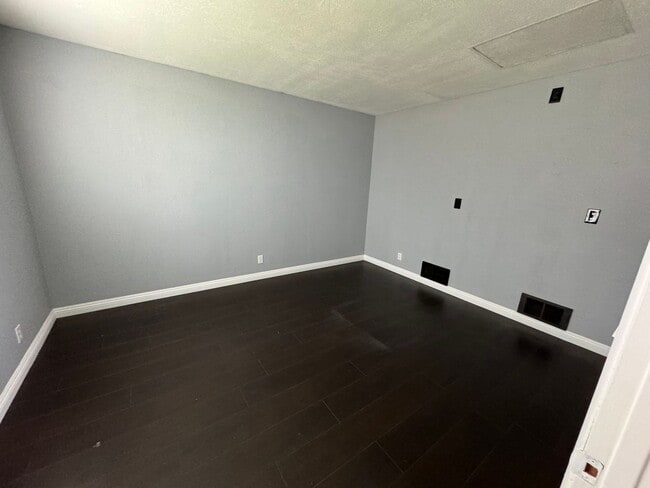 Building Photo - House for Rent