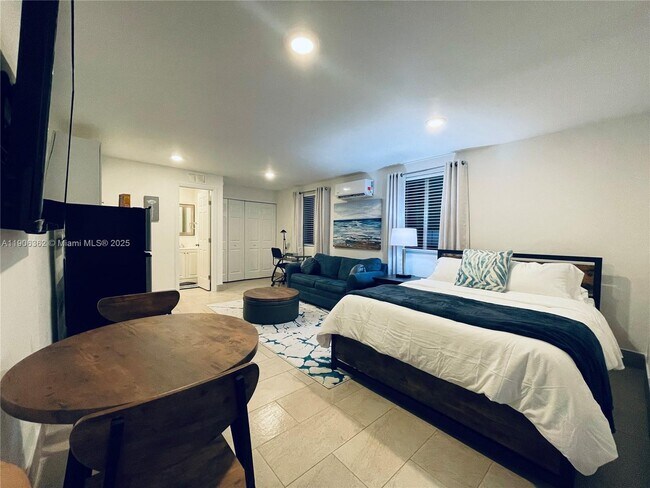 Primary Photo - 343 Menores Ave