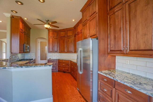 Building Photo - FOUR BEDROOM HOUSE IN LACAMAS SHORES WINTE...
