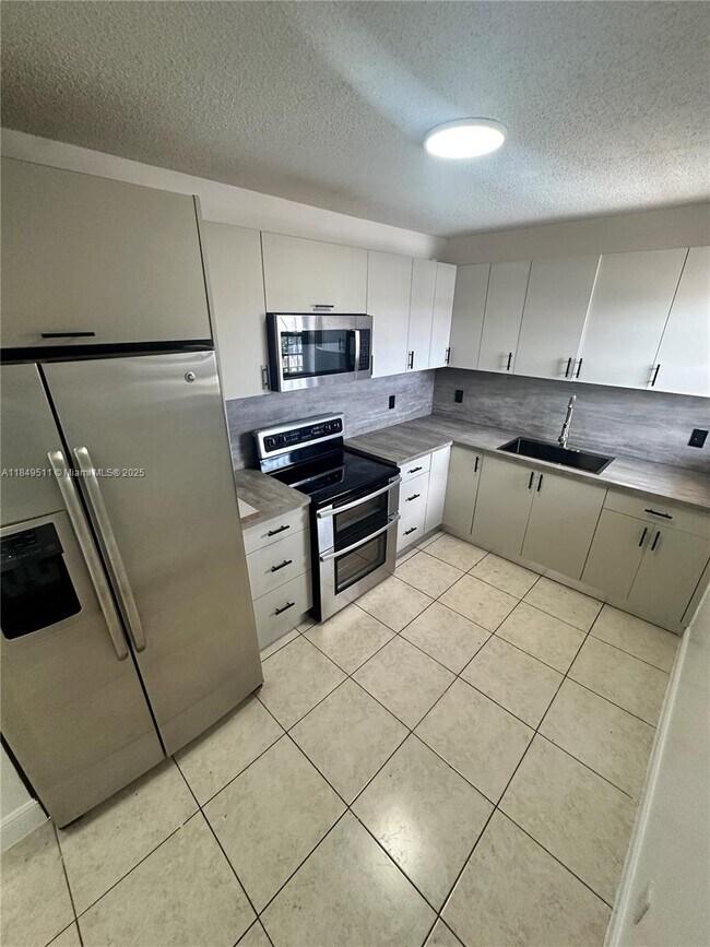 Building Photo - 1130 W 37th St