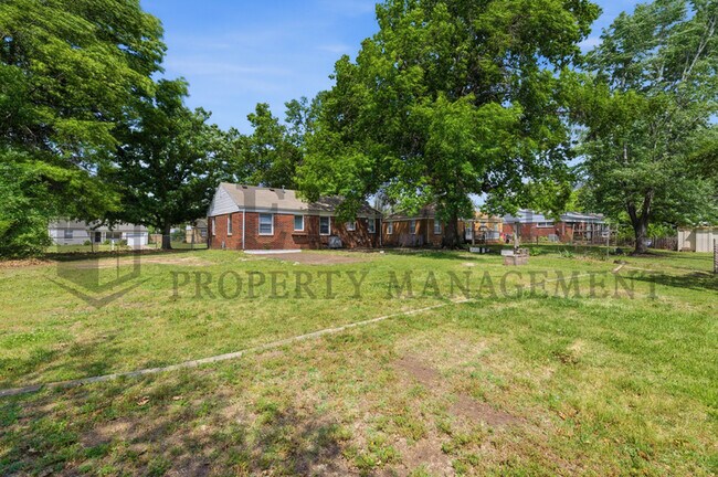 Building Photo - 656 S Whittier St