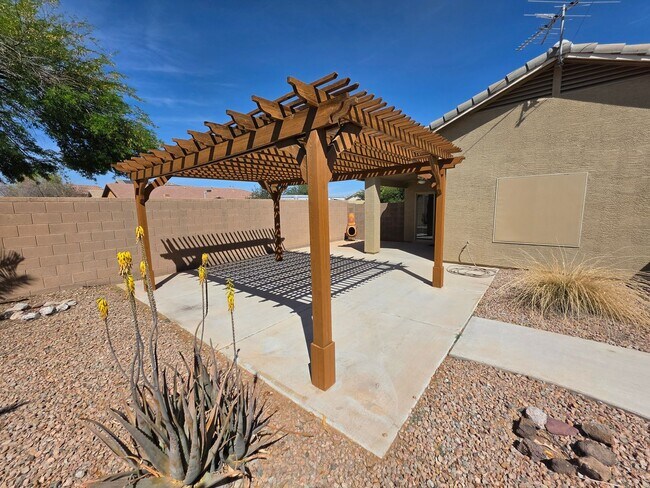 Building Photo - 40397 W Sanders Way