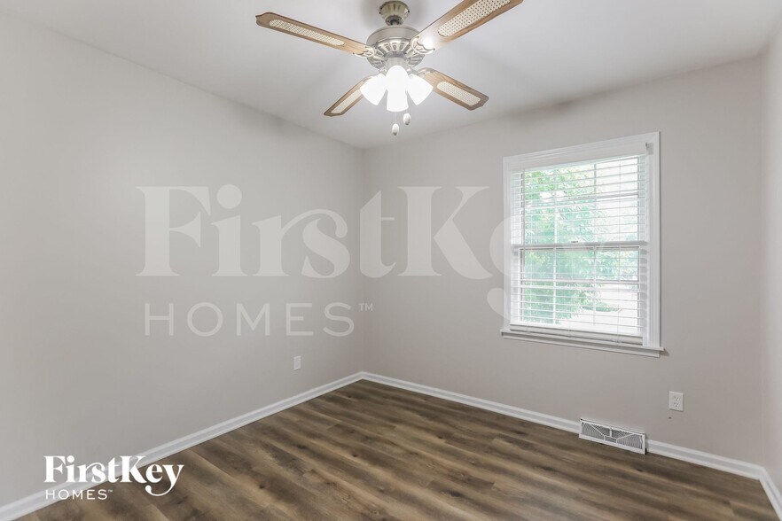 Building Photo - 8117 Hardy St