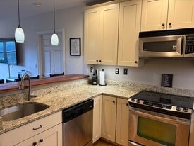 Building Photo - 24 Smith St