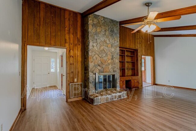 Building Photo - 106 Steeplechase Ct