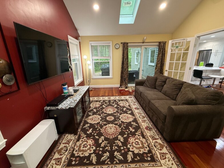 Building Photo - 45 Winterberry Way