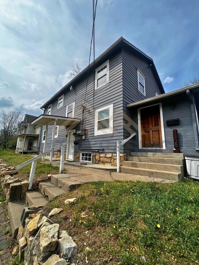 Building Photo - 1305 SW Clay St
