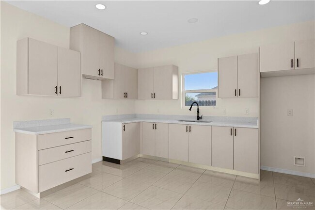 Building Photo - 16 San Pascual St