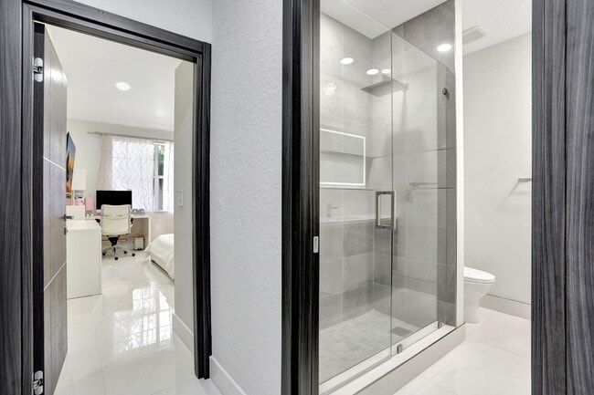 Building Photo - 6584 Villa Sonrisa Dr