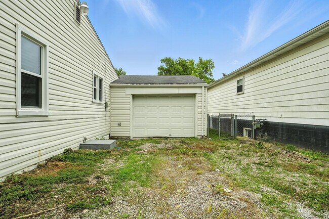 Building Photo - 354 Fernhill Ave