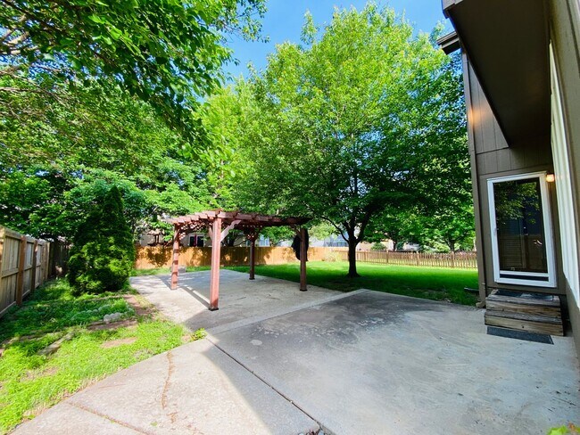 Building Photo - {15808} Hampton Place Two Story Home + Finished Basement + Three Car Garage + Blue Valley HS