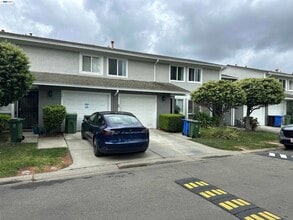 Building Photo - 157 El Dorado Common