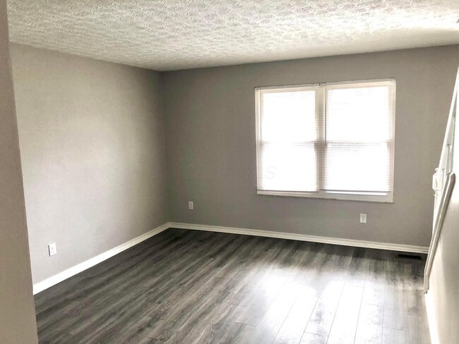 Building Photo - 5700 Crossing Ct