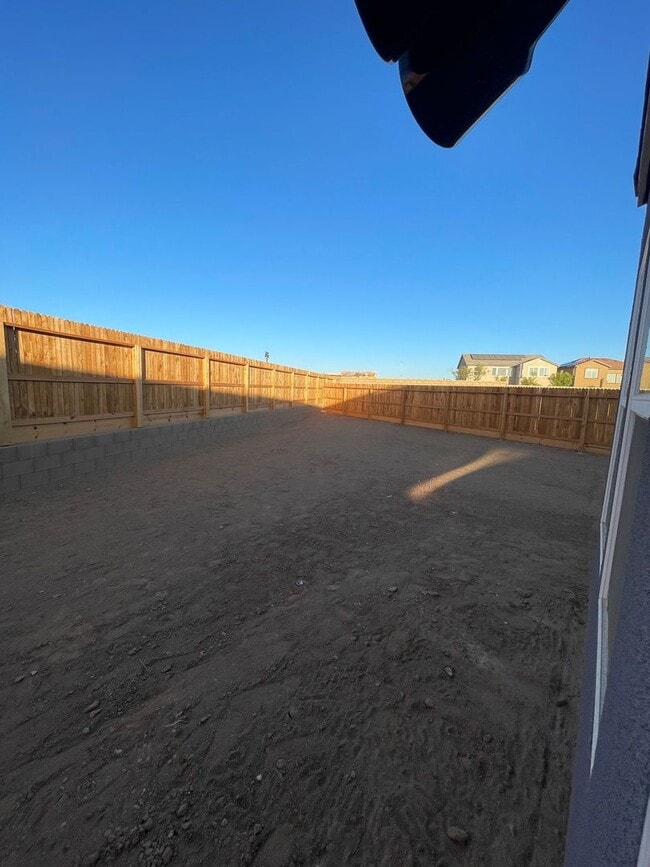 Building Photo - Modern Luxury Living in Madera!